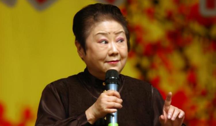 已故京剧大师梅葆玖李世济演唱时摇头晃脑的真实原因