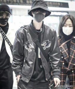 ​直播间爆料王一博身高体重，长高变瘦同步进行，粉丝：不吃了