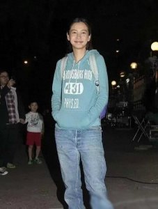 ​我滴妈呀，碰到明星了，素颜很一般啊！别再尬夸她的少女感了，