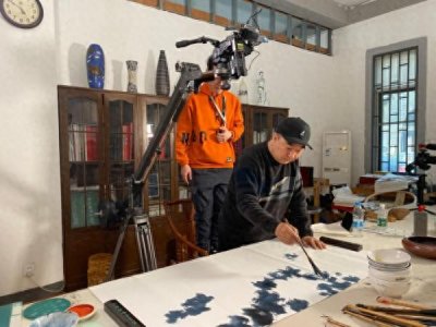 ​纪录电影《风吹过的村庄》宣布杀青