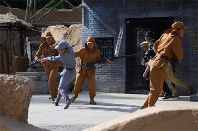 ​八路军文化园上演抗战实景剧，“八路军战士”痛击“侵华日军”