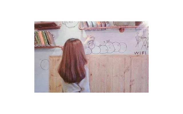 女子表白领导被拒后每天摸鱼(表白领导被拒天天上班摸鱼)