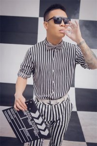 ​他带动一个城市的发展——二龙湖浩哥