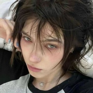 ​欧美风朦胧感女生头像