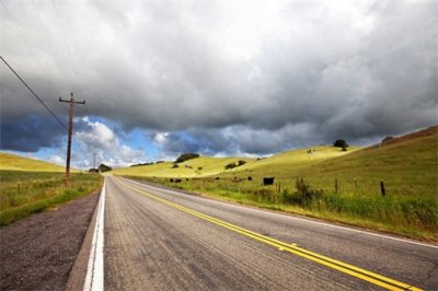 ​美国50号公路，全长853英里，是美国最荒凉的公路之一