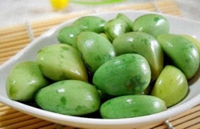 ​过年吃饺子的绝配“腊八蒜”，这样腌制更脆更绿