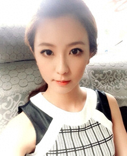 校花出身的周晓涵，个性率真，独立有主见