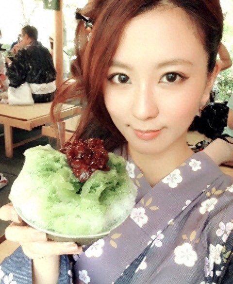 校花出身的周晓涵，个性率真，独立有主见