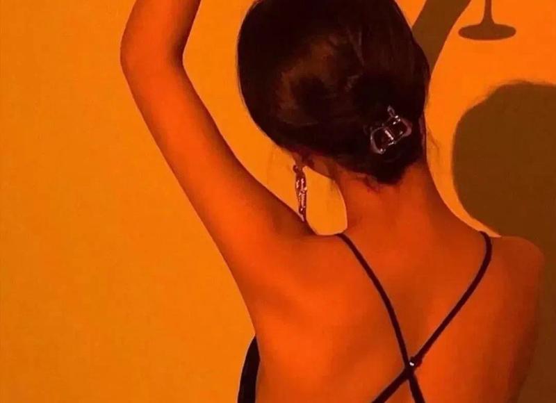 杨丞琳上海，杨丞琳、陈妍希、阿Sa在上海外滩聚会