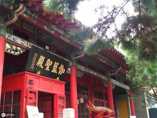 它取名为般若寺，般若寺最初建在南关区西四马路