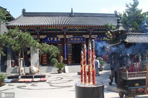 它取名为般若寺，般若寺最初建在南关区西四马路