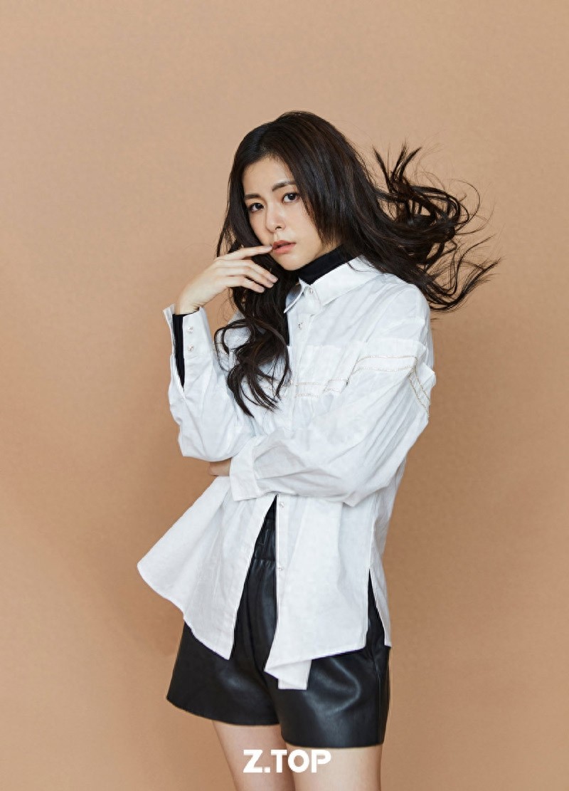 任容萱，百变造型写真图片，优雅迷人