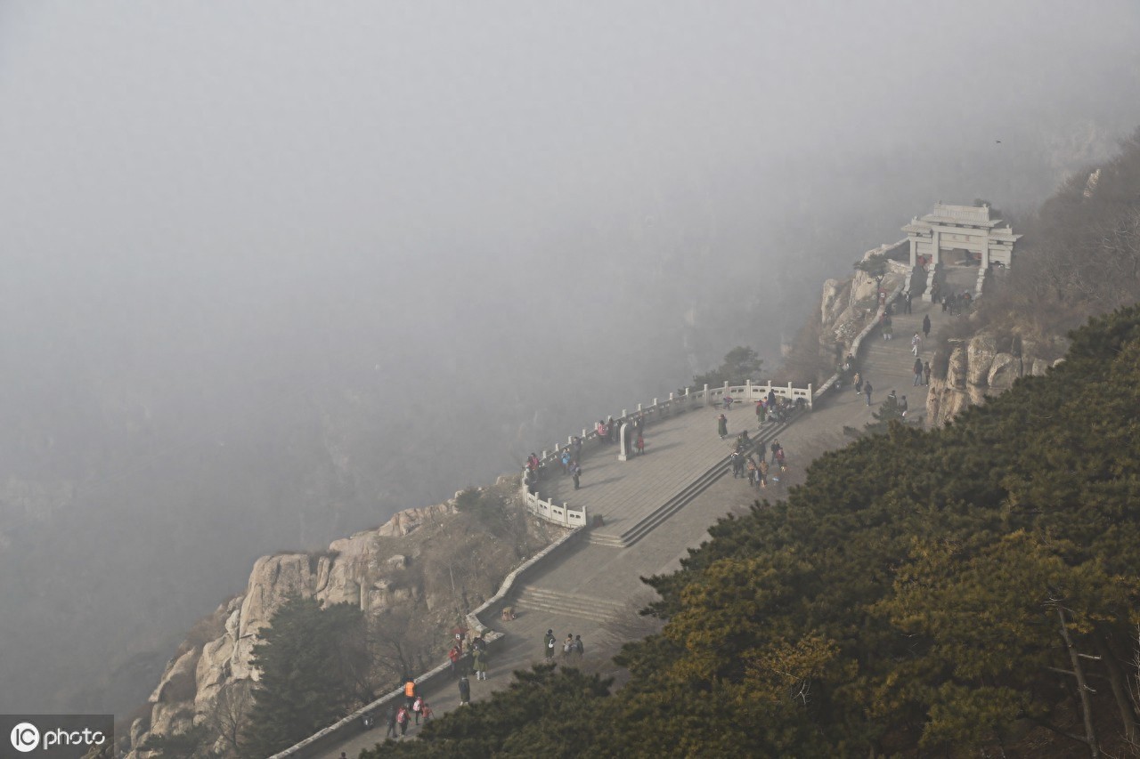 它被誉为“天下第一山”，从古至今名誉很高