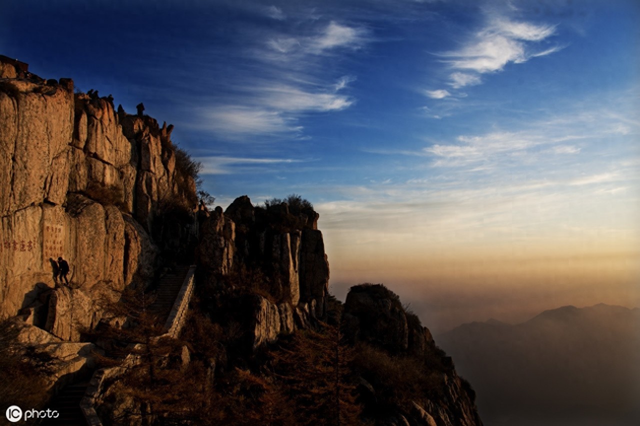 它被誉为“天下第一山”，从古至今名誉很高