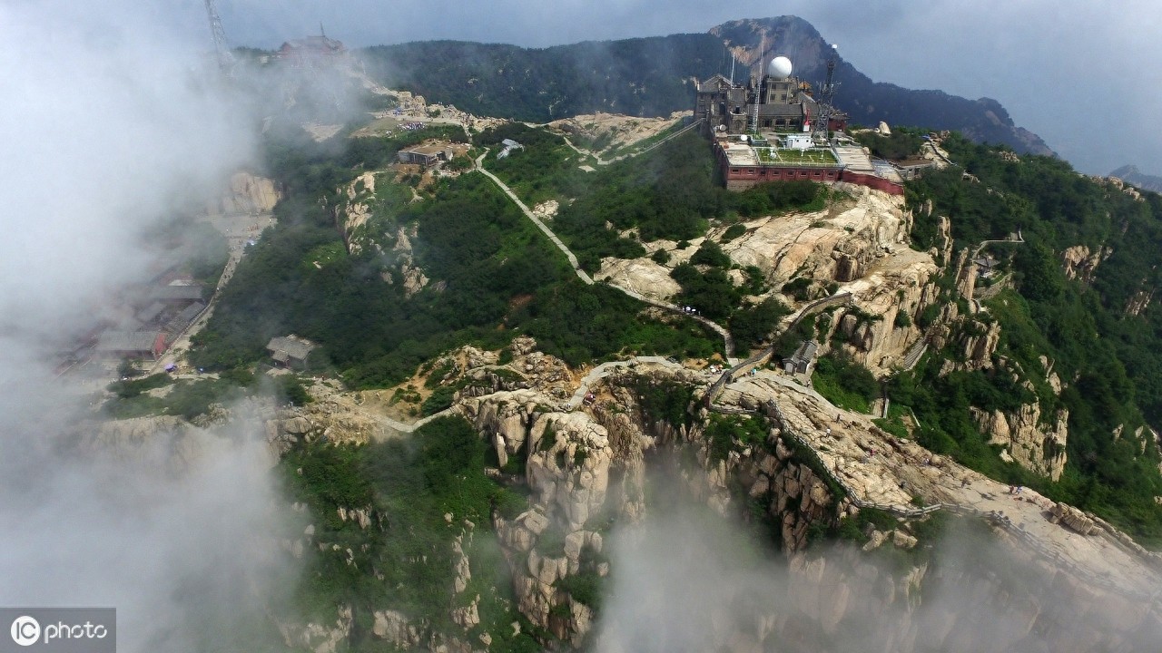 它被誉为“天下第一山”，从古至今名誉很高