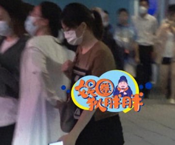 ​央视主持人董卿近照曝光，素颜出街状态好，穿着低调无人识