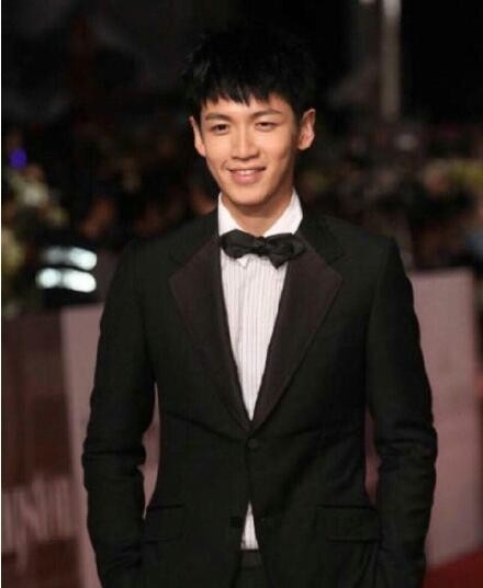 柯震东近照满脸沧桑，男神你肿么了？