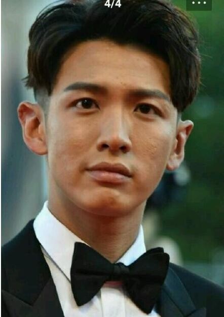 柯震东近照满脸沧桑，男神你肿么了？