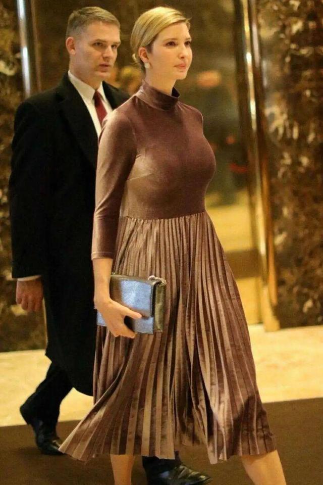 特朗普年轻时候生活（特朗普穿衣品味差）(25)