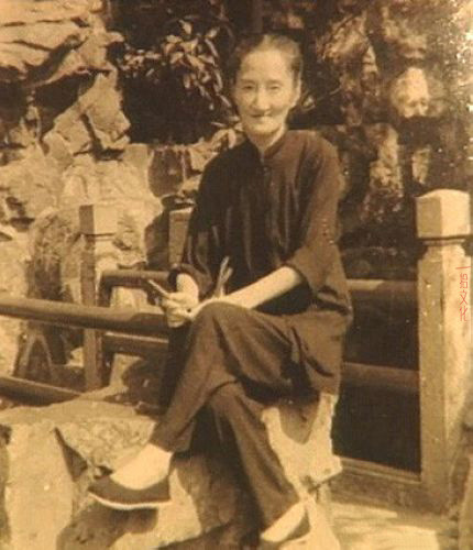 婚变之外的陆小曼:44岁开始戒毒,53岁第一次工作,56岁踊跃参政