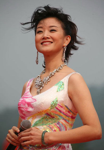 辣妹子宋祖英:与丈夫一见钟情,40岁高龄产子,如今幸福美满