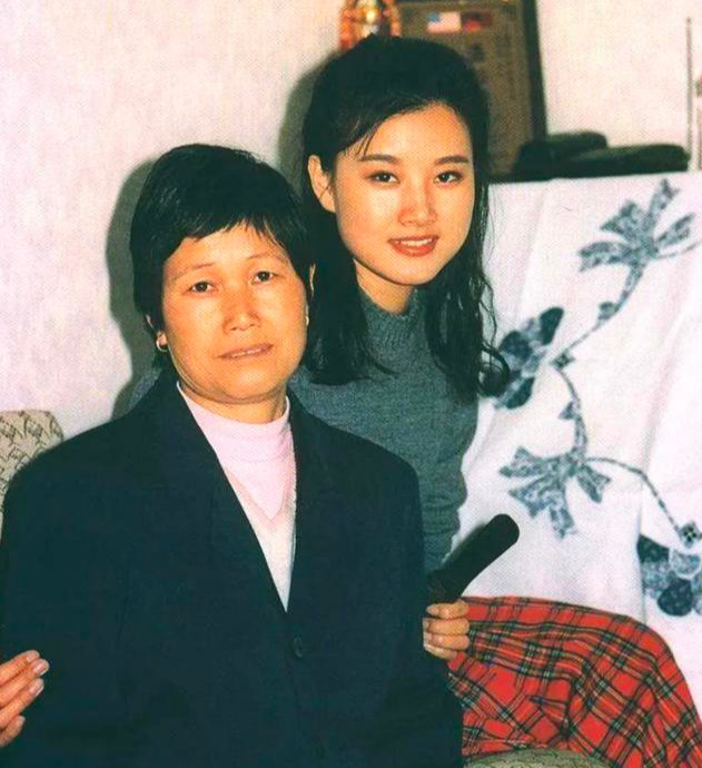 辣妹子宋祖英:与丈夫一见钟情,40岁高龄产子,如今幸福美满