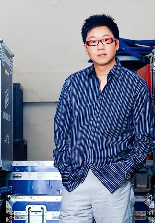 林海个人资料简介（51岁林海：曾是央视著名主持，为正义怒摔耳机，二婚何婕获幸福）