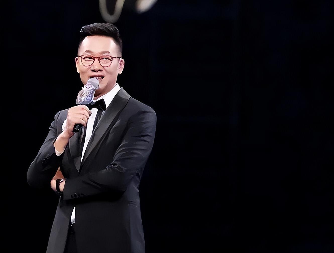 林海个人资料简介（51岁林海：曾是央视著名主持，为正义怒摔耳机，二婚何婕获幸福）