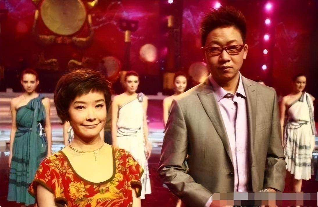 林海个人资料简介（51岁林海：曾是央视著名主持，为正义怒摔耳机，二婚何婕获幸福）