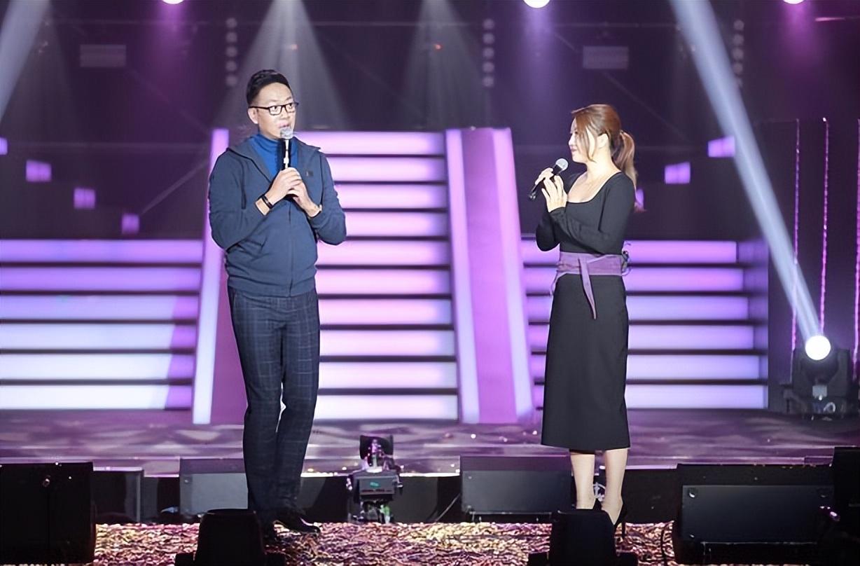 林海个人资料简介（51岁林海：曾是央视著名主持，为正义怒摔耳机，二婚何婕获幸福）