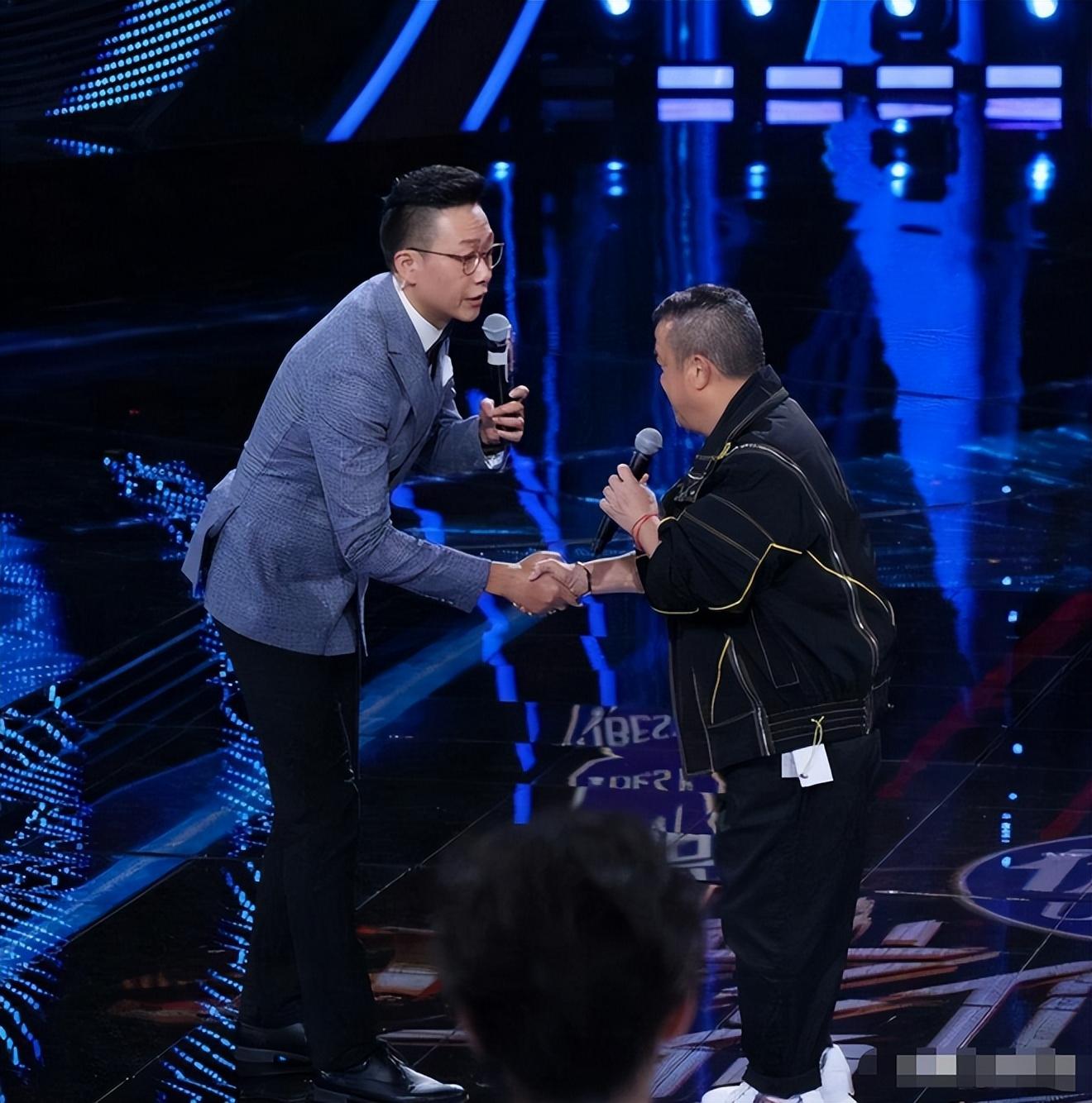 林海个人资料简介（51岁林海：曾是央视著名主持，为正义怒摔耳机，二婚何婕获幸福）