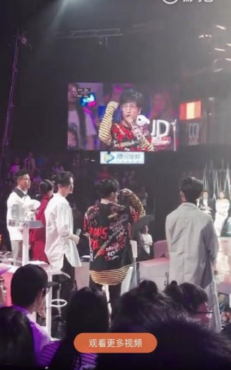 林海个人资料简介（51岁林海：曾是央视著名主持，为正义怒摔耳机，二婚何婕获幸福）