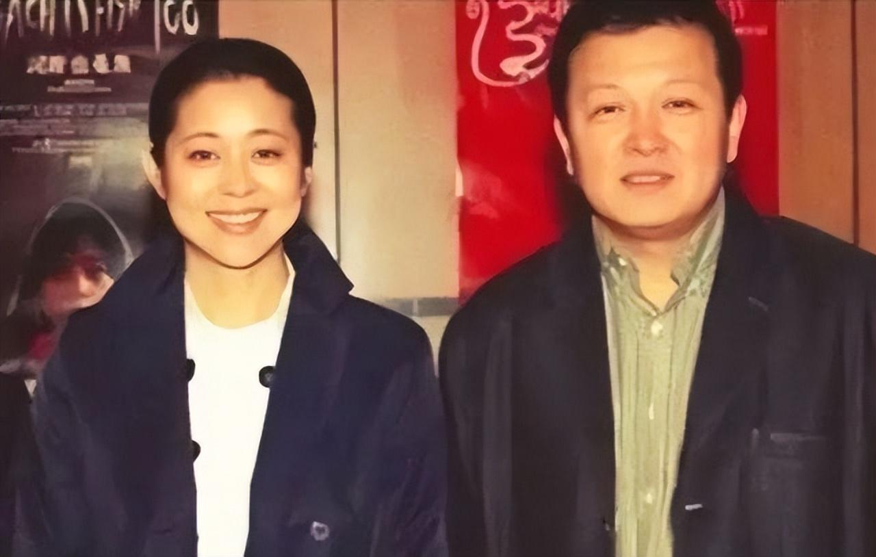 经历两段失败的婚姻后,倪萍三婚嫁给杨亚洲,终于苦尽甘来无遗憾