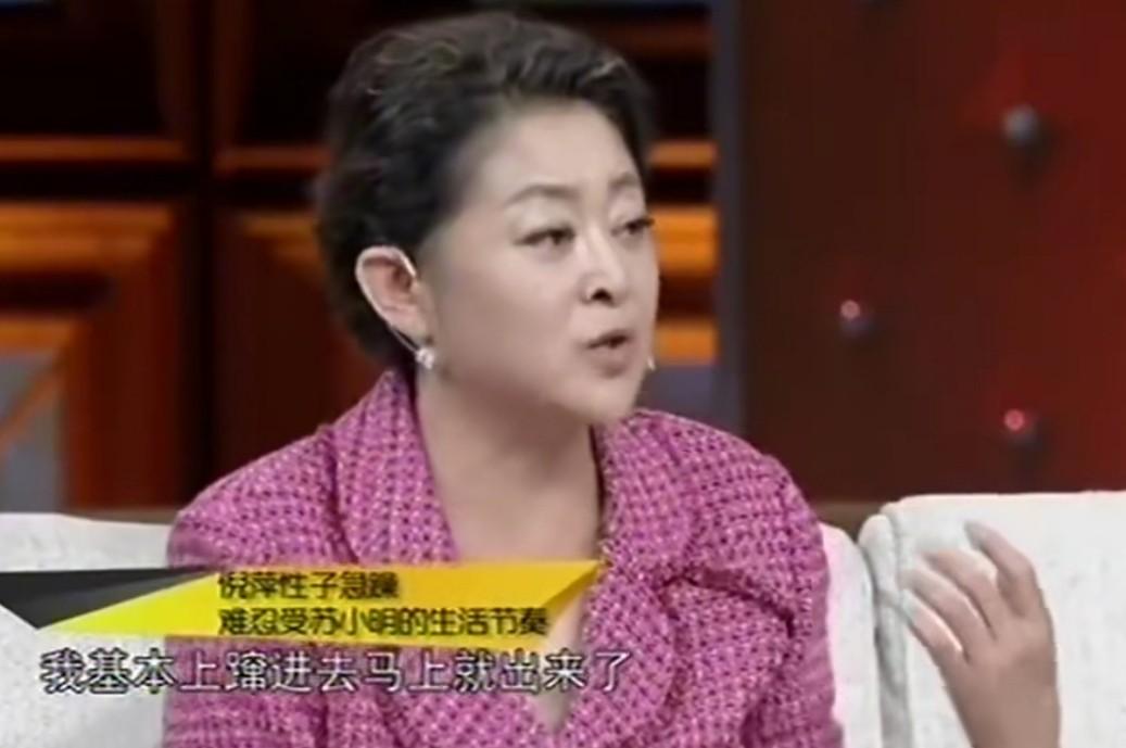 经历两段失败的婚姻后,倪萍三婚嫁给杨亚洲,终于苦尽甘来无遗憾