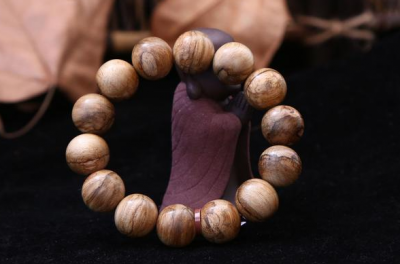 ​沉香手串保养的6种方法 沉香手串怎么盘包浆