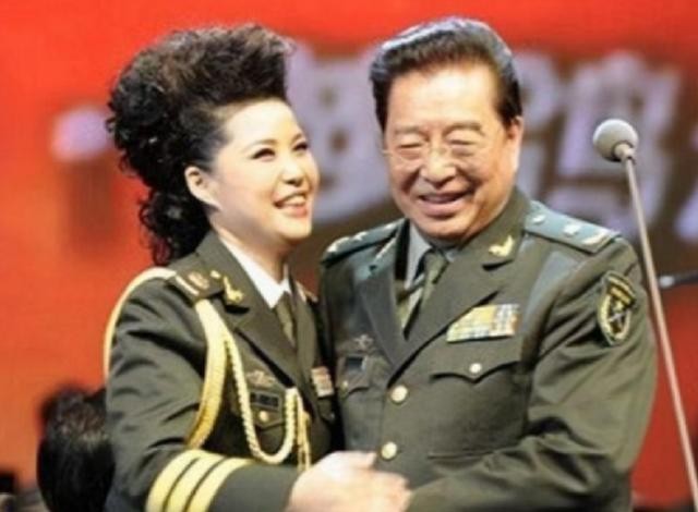 李双江最近消息(李双江夫妇外出看话剧)