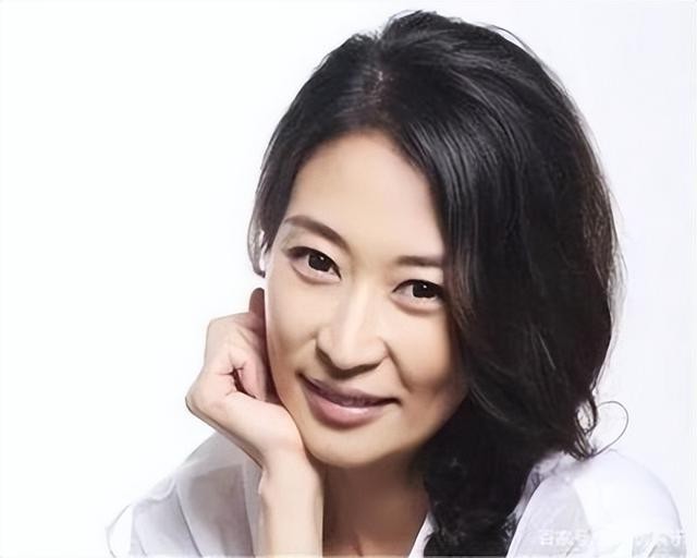 李双江最近消息(李双江夫妇外出看话剧)