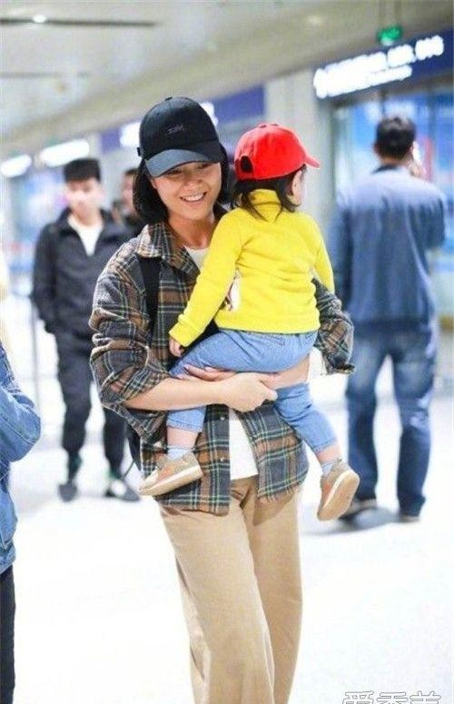 朱丹化妆被嫌弃(朱丹化素颜被拍被说显老)