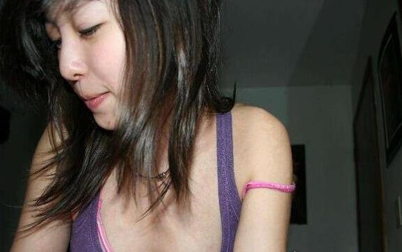 建桥艳门照女主角曝光（王美莼前男友因为不满分手事件）(1)_