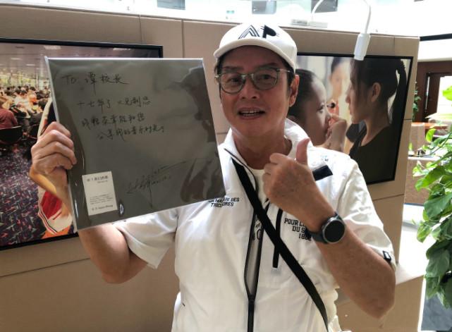 敬业！张杰带伤复工连续工作超10小时，谭咏麟：不可多得的艺人