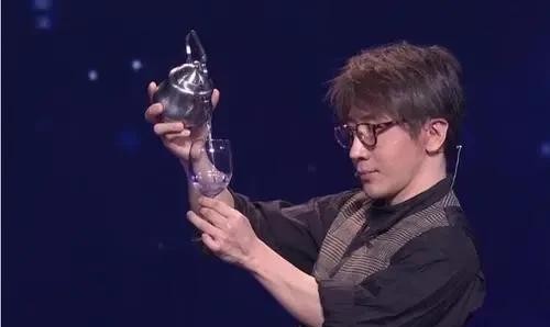 刘谦为什么突然变老(45岁刘谦近照曝光)