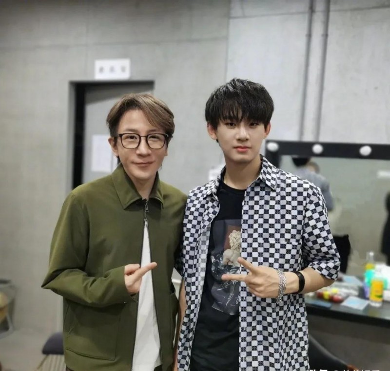 刘谦为什么突然变老(45岁刘谦近照曝光)