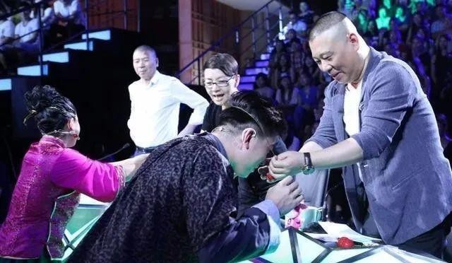 喜剧演员白鸽为啥离婚(白鸽欢乐喜剧人曝离婚原因)