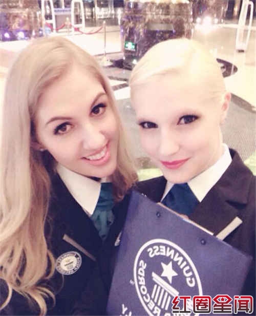 撒贝宁携手外国女友 李白住酒店拍素颜照片