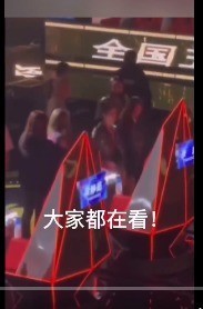 咋回事?李玟解除与导演组误会 好声音现场狂飙