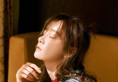 ​女星张檬高调宣布新恋情，男方是天天向上的“小五”金恩圣