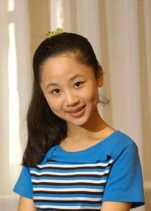 ​31岁杨紫性感写真曝光，事业线大长腿通通都有