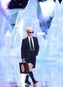 ​星光璀璨，时尚交锋——2024腾讯视频星光大赏红毯男星魅力全盘点