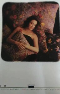 ​挂历女星：八九十年代的璀璨星芒与时代记忆