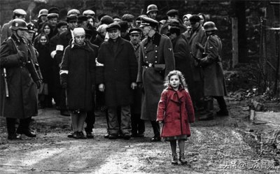 ​《辛德勒的名单》：黑暗中的希望之光